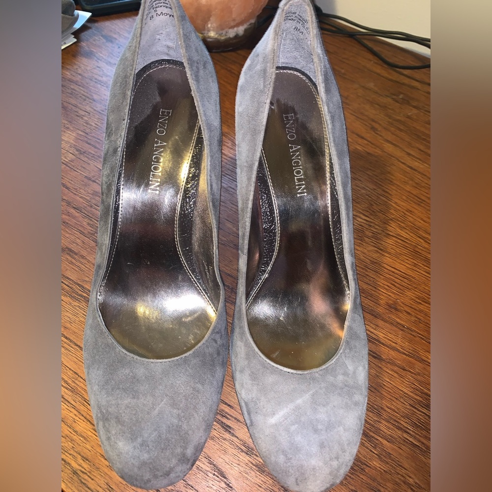 Grey suede Enzo Angiolini pumps sz 8